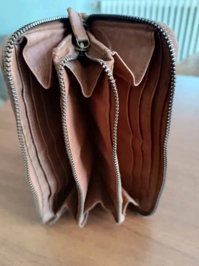 Portafoglio in pelle intrecciata