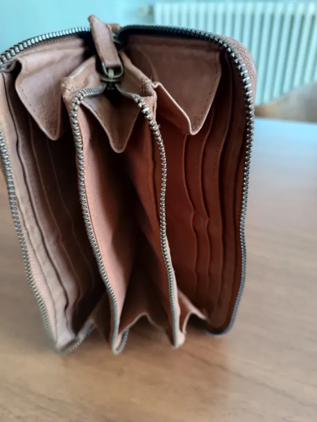 Portafoglio in pelle intrecciata