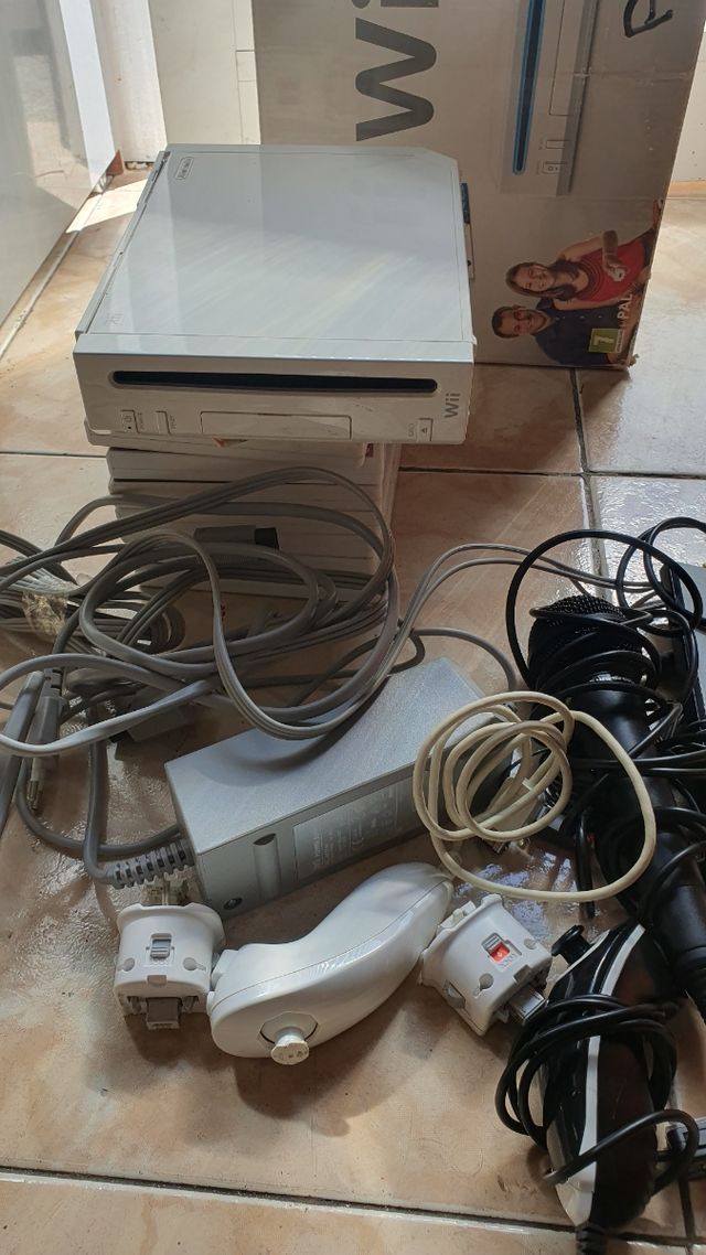Consola Nintendo Wii Blanca + Juegos y Accesorios