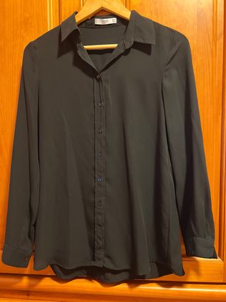 Blusa MNG Suit negra fluida talla XS