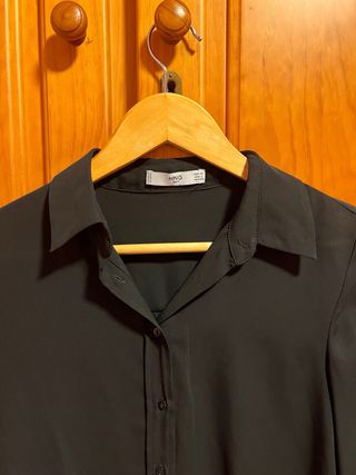 Blusa MNG Suit negra fluida talla XS