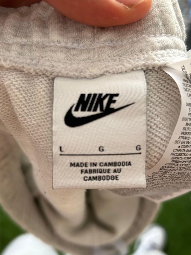 Pantalón corto Nike gris logo azul Talla L