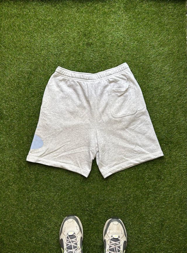 Pantalón corto Nike gris logo azul Talla L