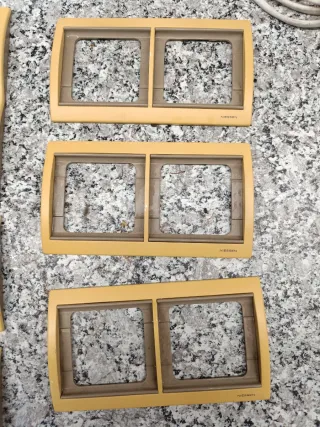 Marcos y teclas Niessen Olas Amarillo Azafrán