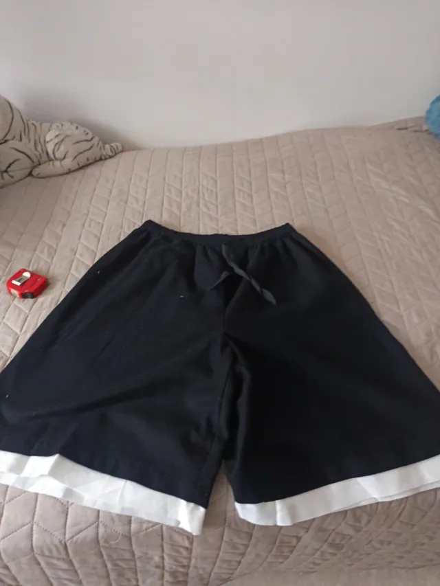 Pantalón negro y blanco