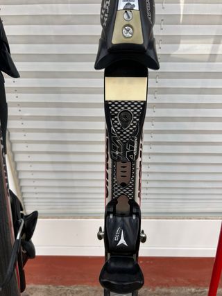 Esquís y bastones Atomic