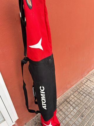 Esquís y bastones Atomic