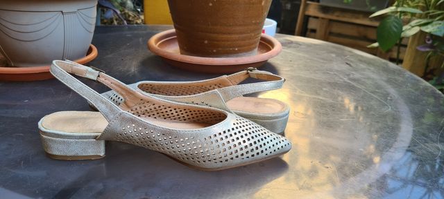 Zapatos beige-dorados mujer cómodos tacón bajo