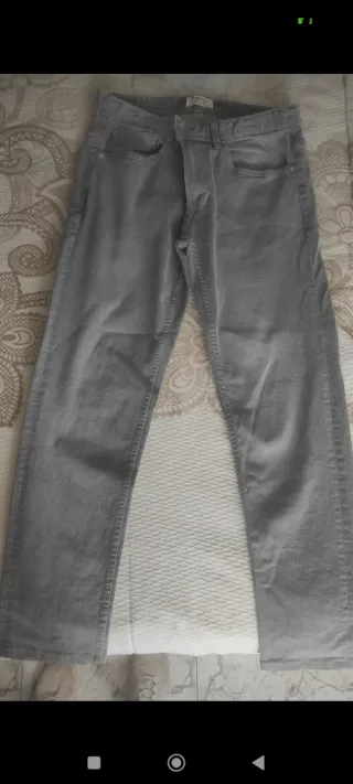 Pantalones grises