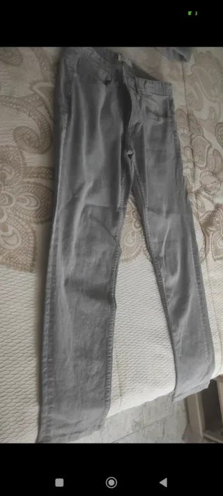 Pantalones grises