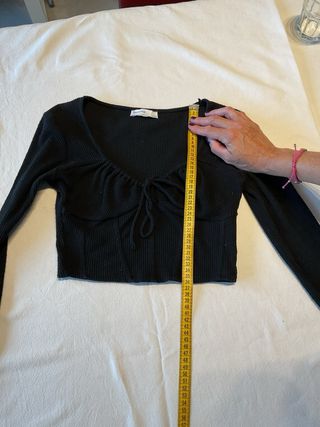 Top Bershka negro manga larga