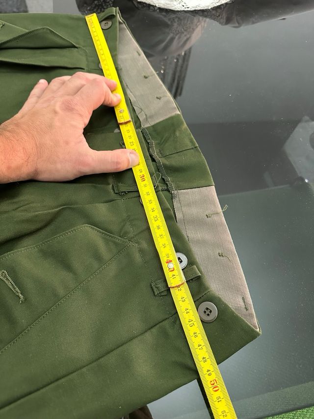 Pantaloni verdi con tasconi e regolazione alla caviglia - stile militare vintage