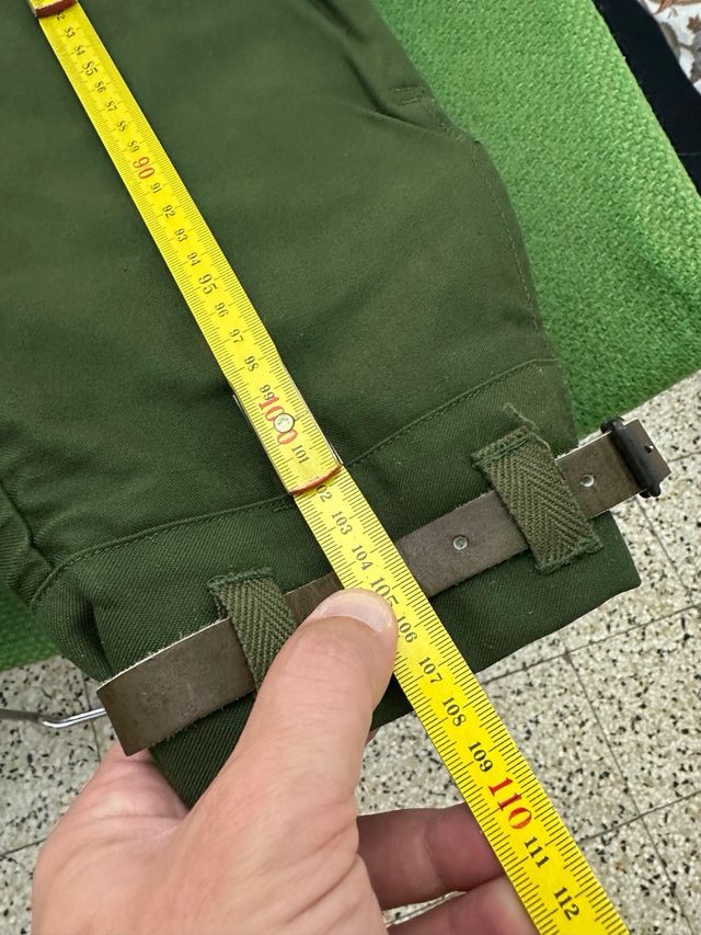 Pantaloni verdi con tasconi e regolazione alla caviglia - stile militare vintage