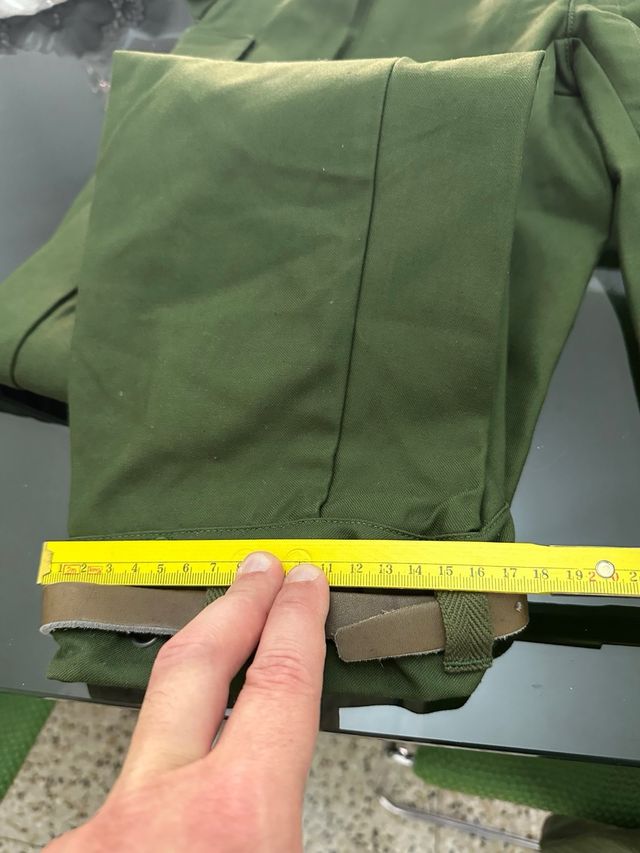 Pantaloni verdi con tasconi e regolazione alla caviglia - stile militare vintage