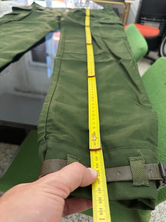 Pantaloni verdi con tasconi e regolazione alla caviglia - stile militare vintage