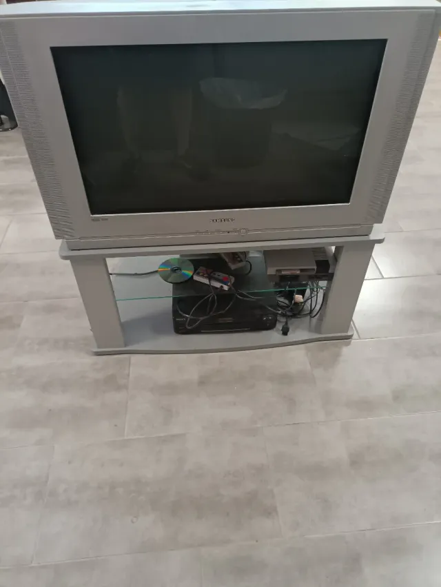TV Samsung 32 y mesa