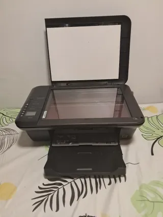 Stampante HP Deskjet 3050 con scanner