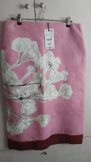 Falda Zara XL Estampado Floral Rosa