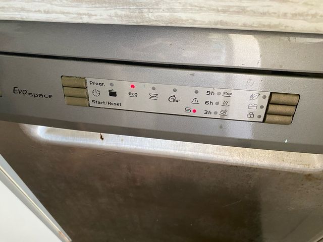 SE REGALA Lavavajillas Candy 45cm Averiado