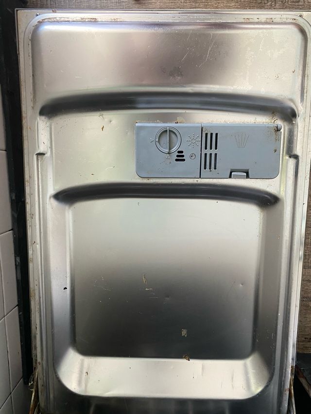 SE REGALA Lavavajillas Candy 45cm Averiado