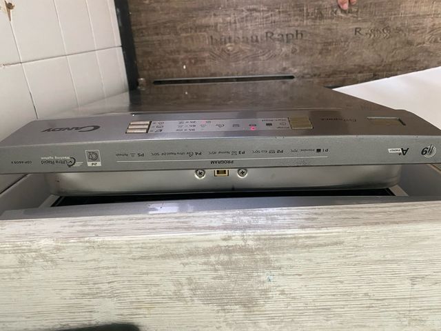 SE REGALA Lavavajillas Candy 45cm Averiado