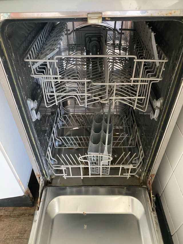 SE REGALA Lavavajillas Candy 45cm Averiado