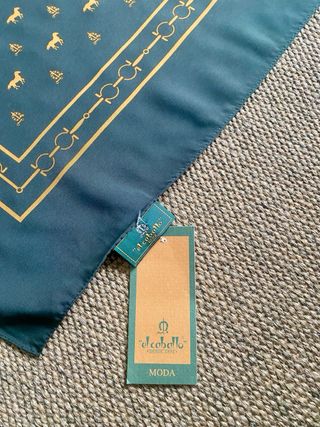 Pañuelo de seda verde el caballo