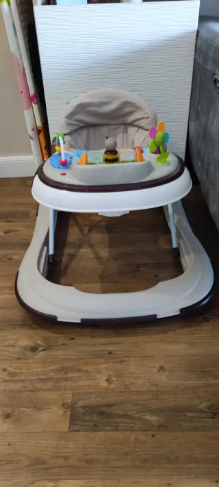 Andador para bebé con piano y juguetes