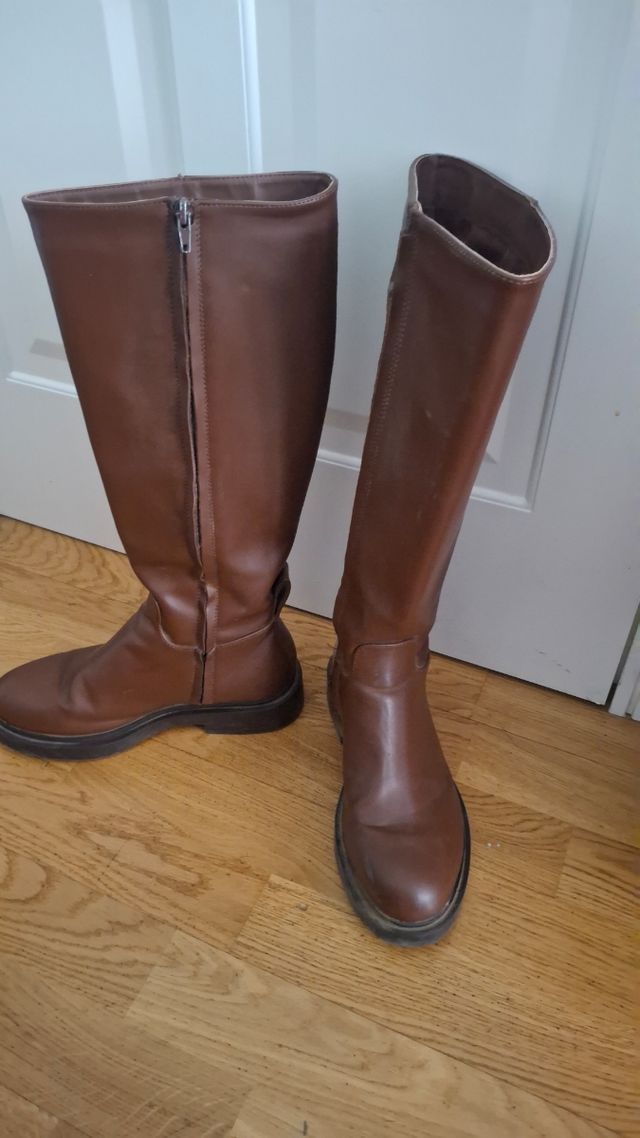 Botas altas planas marrones