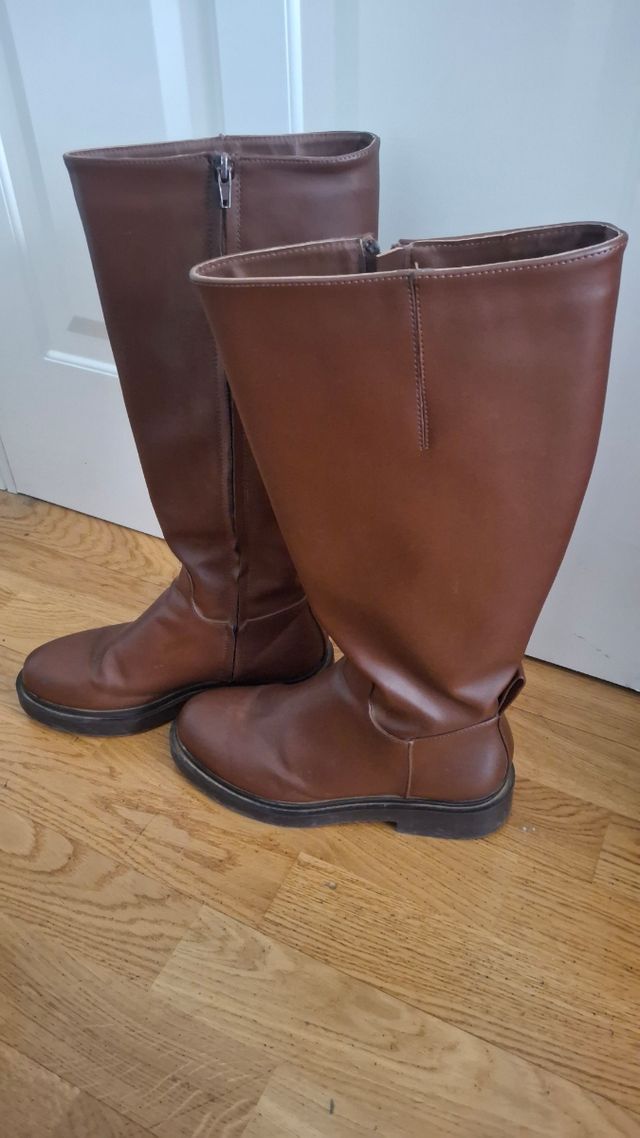 Botas altas planas marrones