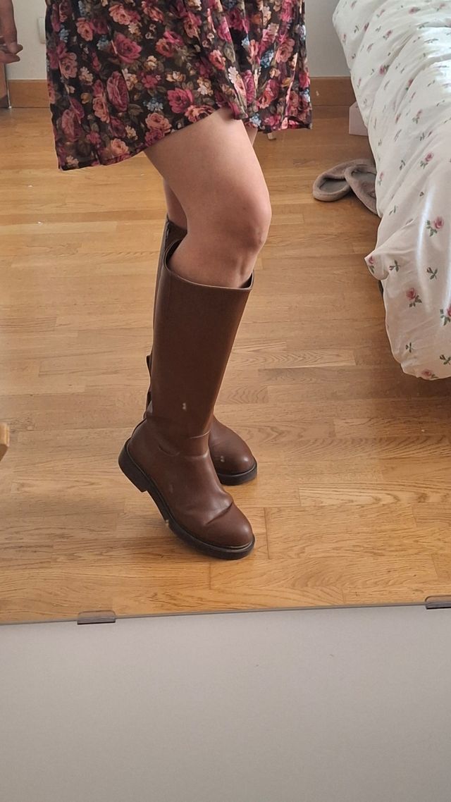 Botas altas planas marrones