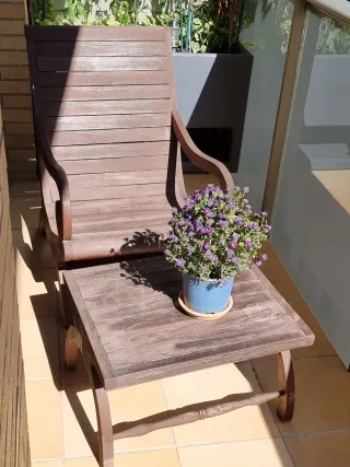 Sillón y mesa de madera teca terraza exterior