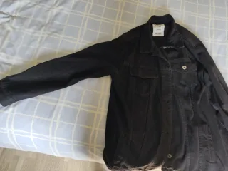 Cazadora tejana negra Pull&Bear Talla L