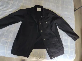 Cazadora tejana negra Pull&Bear Talla L