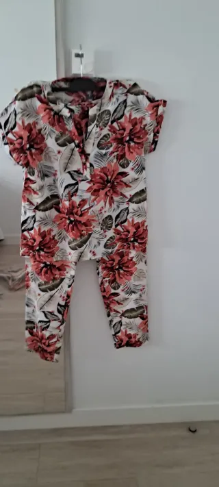 Conjunto blusa y pantalón estampado floral