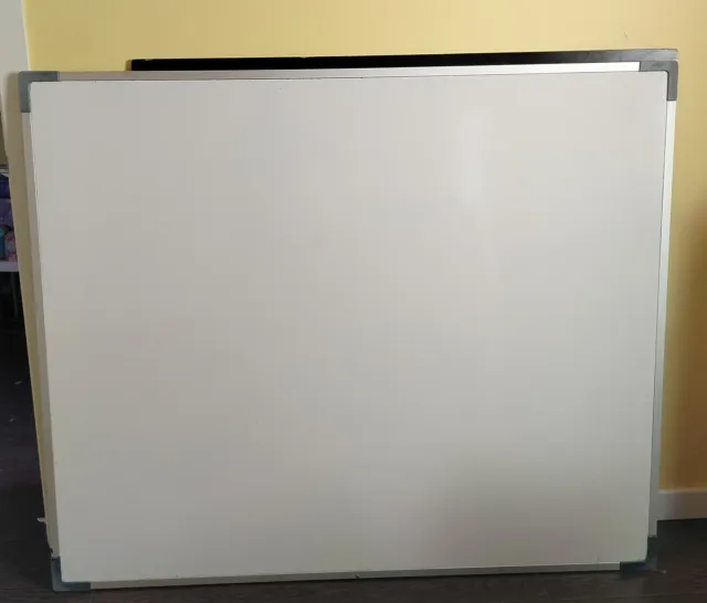 Pizarra blanca metálica y plástica