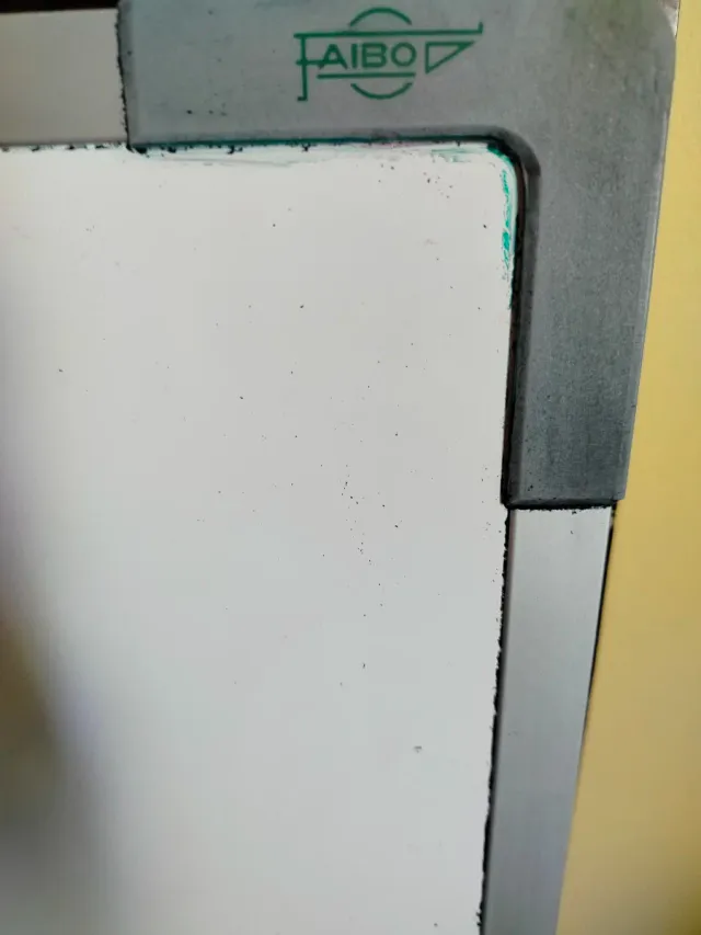 Pizarra blanca metálica y plástica