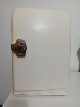 Nevera portátil blanca