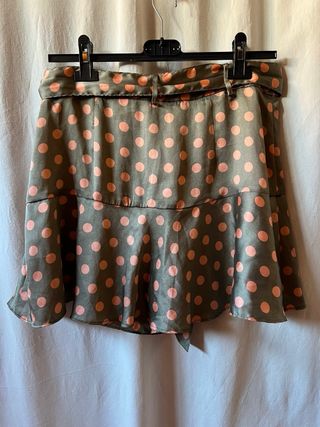 Falda corta lunares de Zara
