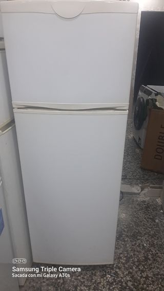 Nevera con congelador blanca Whirlpool