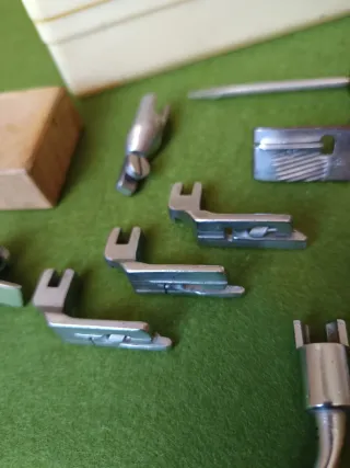 CAJA DE ACCESORIOS MAQUINA DE COSER REFREY