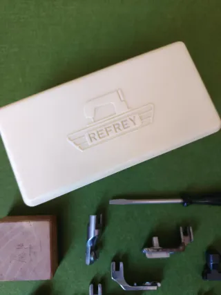 CAJA DE ACCESORIOS MAQUINA DE COSER REFREY