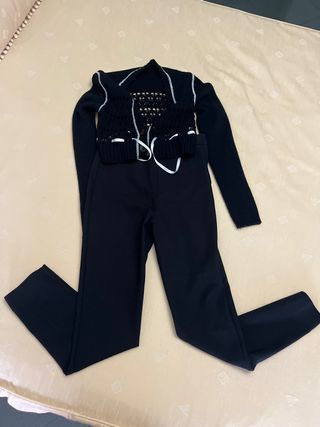 Pantalón Stradivarius negro con chaqueta de punto