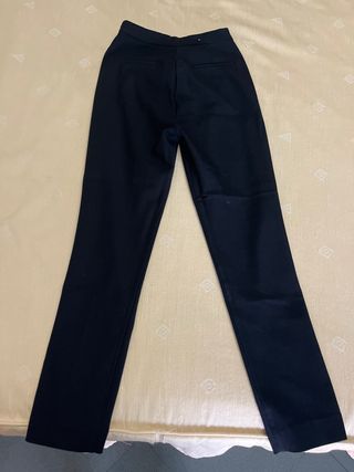 Pantalón Stradivarius negro con chaqueta de punto