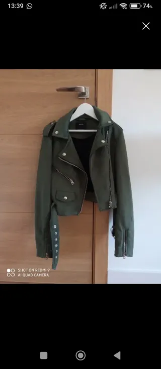 Chaqueta verde estilo motero