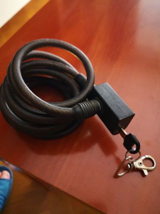 Candado de cable con llaves