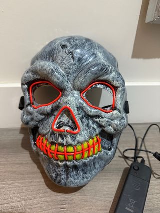 Máscara calavera con luz LED