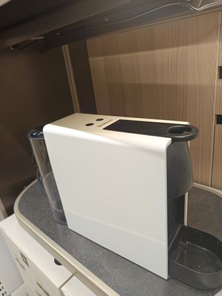 Cafetera Krups Essenza Blanca