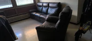 Sofá de piel negro