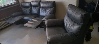 Sofá de piel negro